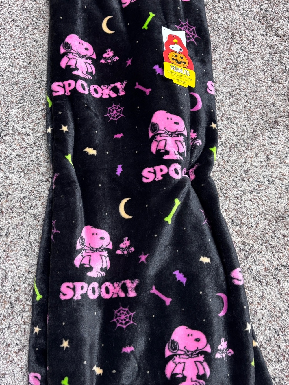 Peanuts Snoopy Woodstock NEON Pink Halloween 50 x 70" Black Blanket Bats Vampire